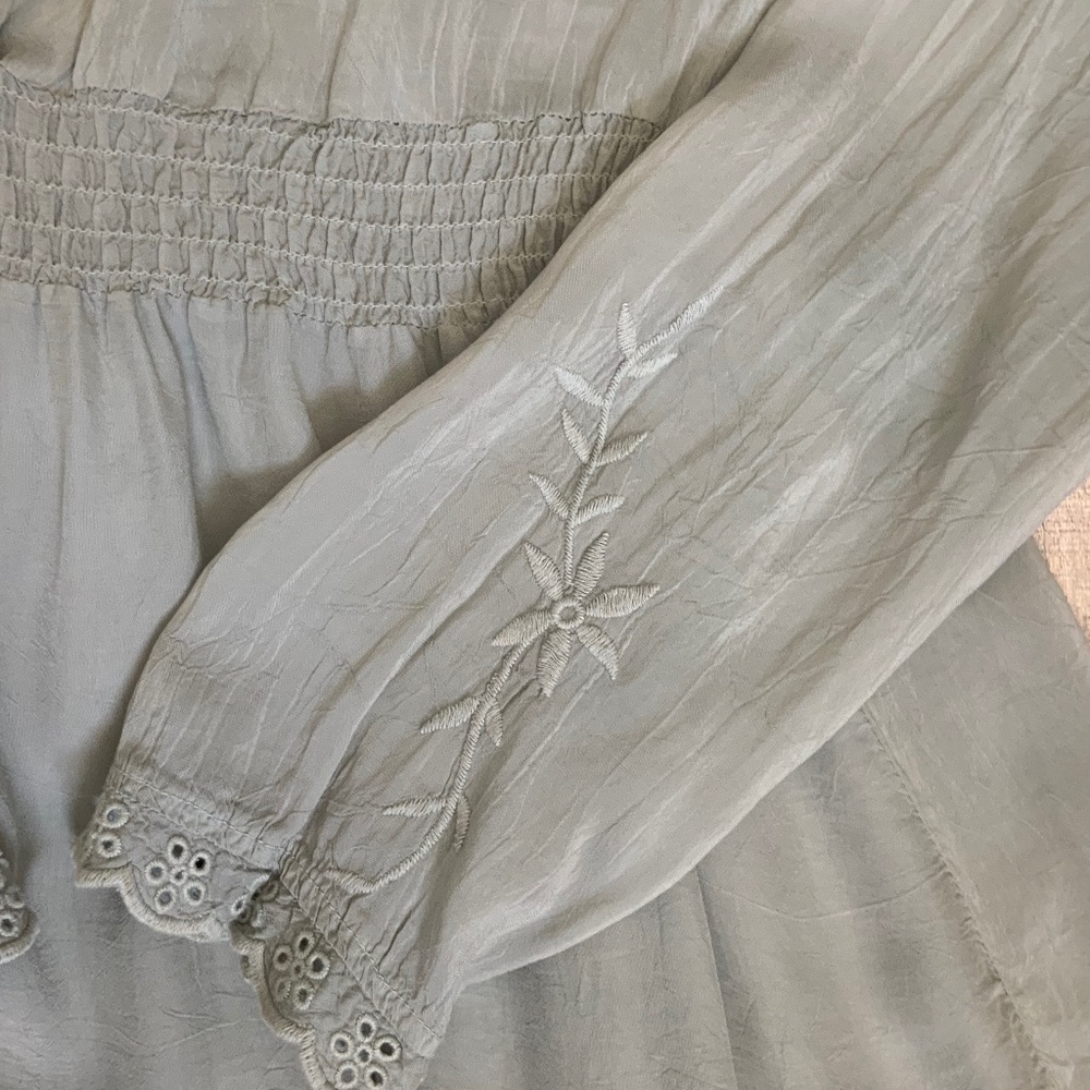 Johnny Was Grey Blue Lace Embroidered Deep V Neck Blouse Tunic SZ XS (S) - Picture 8 of 13